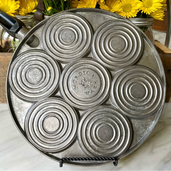 Nordic Ware•Silver Dollar Waffle Griddle w/ Handle•Make 7, 3”Waffles at Once!🧇 - Picture 9 of 15